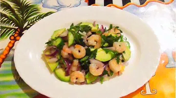 Салат с авокадо и креветками