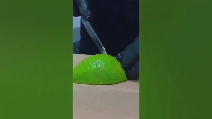 Брускетта с авокадо и мясом Камчатского краба и икрой 😍