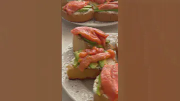 Тосты с авокадо и рыбой#food #еда #атмосфера #мастеркласс #рецепты