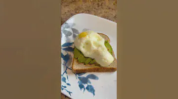 Spooky avocado toast with skull shaped eggs 💀🥑🍳