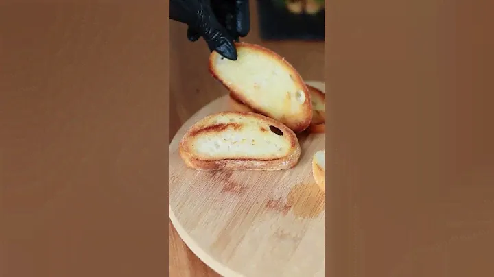 Брускетта с авокадо и креветками 🥑