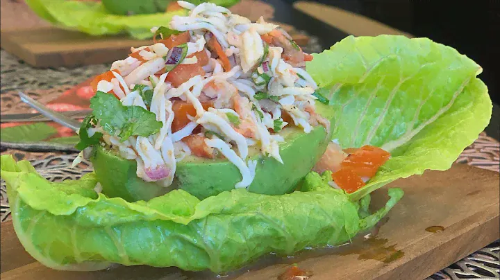 Безумно вкусный крабовый салат в авокадо 🦀 🥑