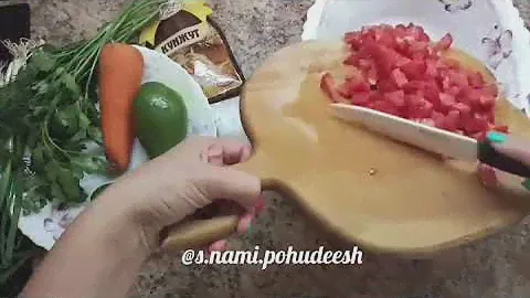 Морковный салат с авокадо.