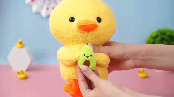 Мягкая игрушка "Утка с авокадо" 25см
