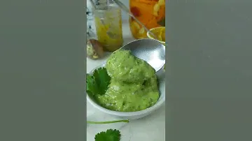 Пробиотический зеленый соус с авокадо